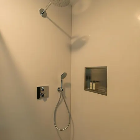 Near Center - New Bathroom & Bed Apartmán *