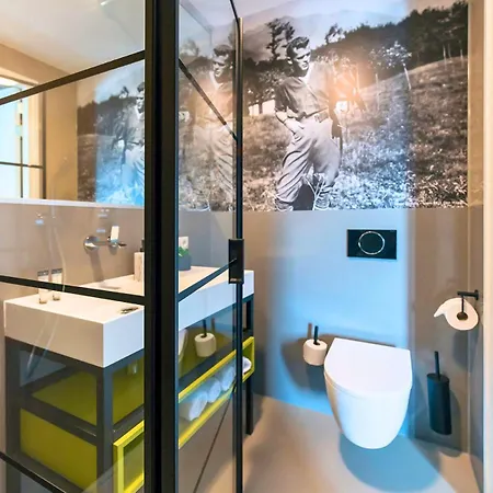 Near Center - New Bathroom & Bed *