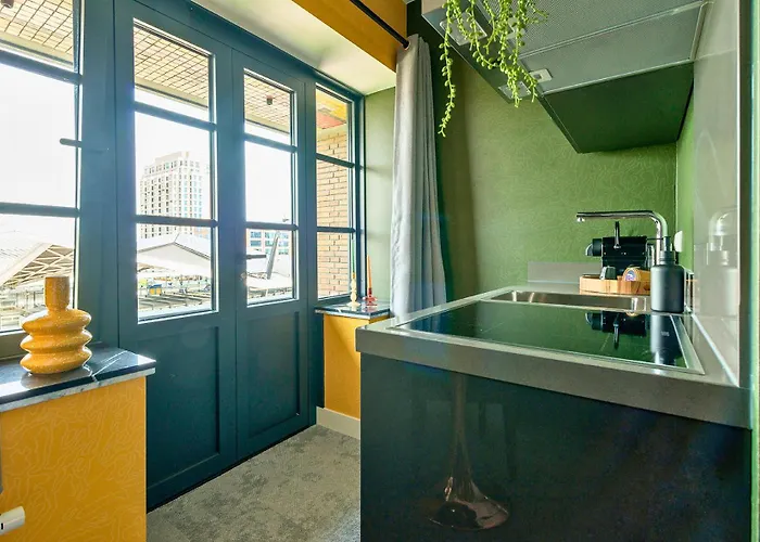 Near Center - New Bathroom & Bed