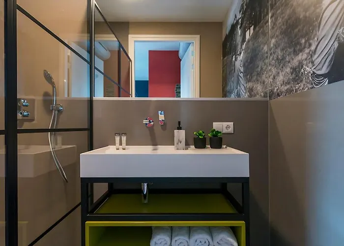 Near Center - New Bathroom & Bed * Tilburg