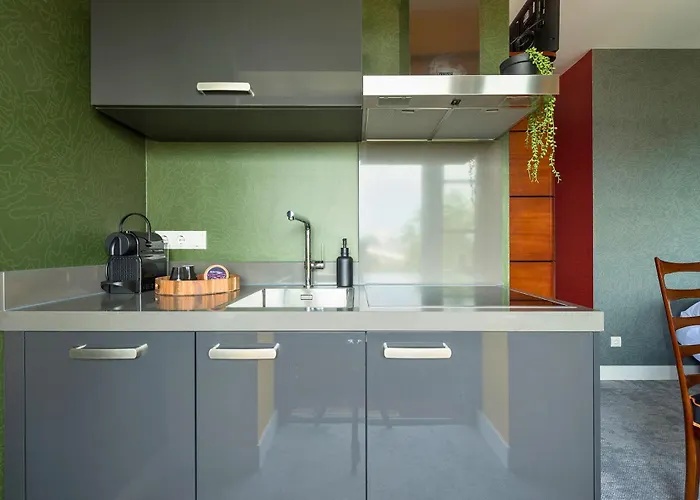 Near Center - New Bathroom & Bed Apartment *