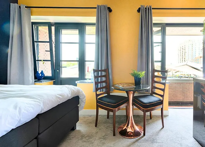 Near Center - New Bathroom & Bed *