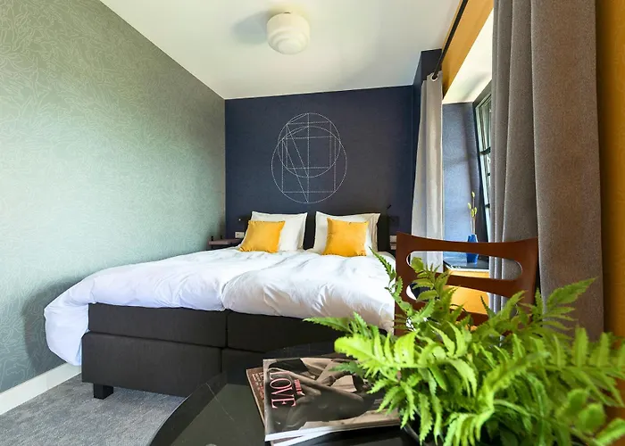 Near Center - New Bathroom & Bed *